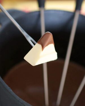 Toblerone White Chocolate with Honey and Almond Nougat Block 100g - Image 5
